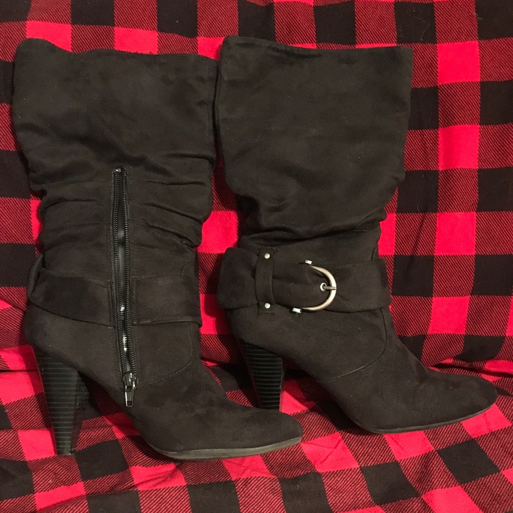 Black buckle boots